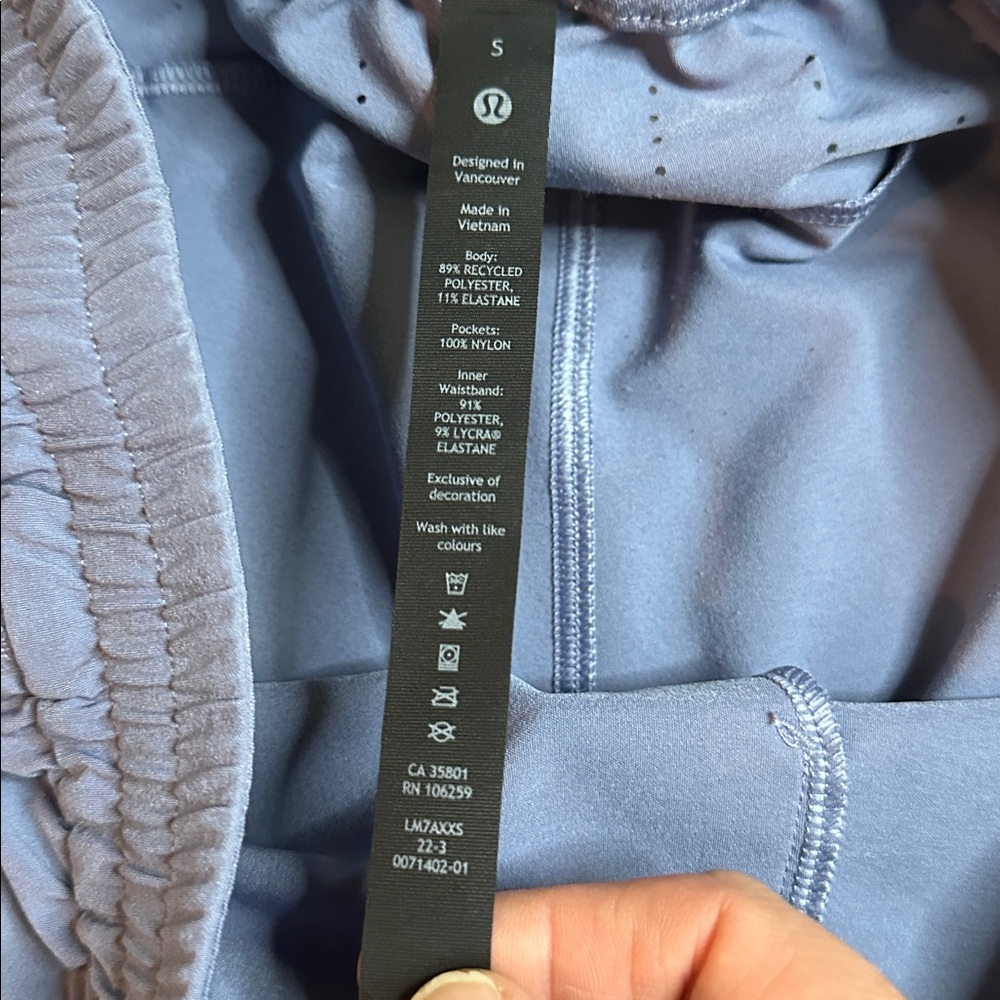 Lululemon Water-Repellent Hiking Short 8" Size S - Picture 4 of 11